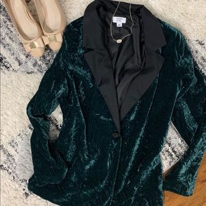 Crown & Ivy Emerald Velvet Blazer